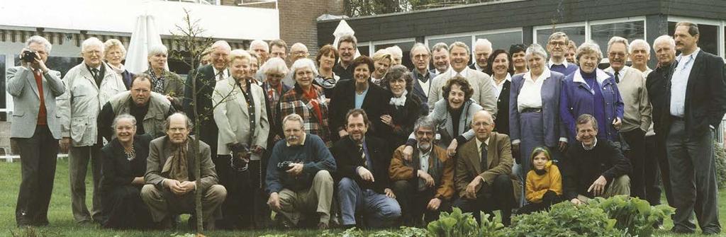 1997 1998 Verstehen zusammenstehen beistehen Präsident: Gerhard Feick Reinhold Stenner und die beiden Rotary-Clubs Rüsselsheim-Mainspitze und Rüsselsheim Groß- Gerau finanzieren einen Stipendiaten