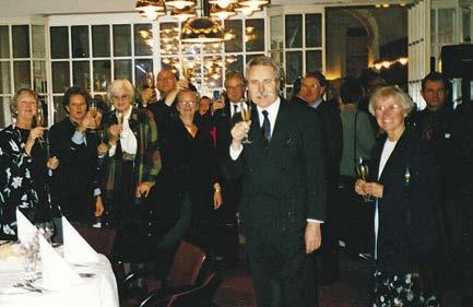 1999 2000 Miteinander - zueinander - füreinander Präsident: Bernd Singhoff Die Kinderurologie in Minsk erhält urologische Geräte im Wert von 9.