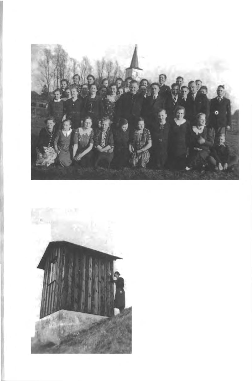Jugendkreis Schillen - 1938 - mit Pfarrer Jordahn Wer erkennt sich oder andere auf dem Foto? Über Nachricht würde sich freuen: Charfone Aue geb.