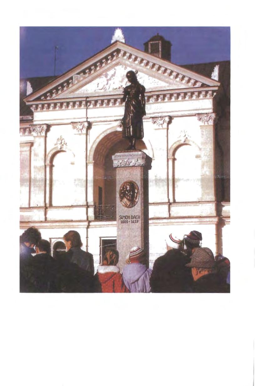 Am 15. November 1989 wurde der Brunnen mit dem wiedererstellten.,ännchen" vor dem Theater in Memel eingeweiht. Das Foto oben stammt aus dem schönsten aller Nachkriegsbildblinde.