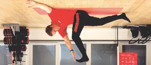 Übung: halbes Klappmesser (Gerade und schräge Bauchmuskulatur) Ausführung: Rückenlage; Arme und Beine flach auf den Boden; ein