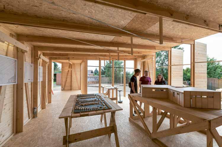 HAUS BAUEN Das wachsende Haus in Dessau- Törten Text: Sandra Giegler Ein Haus aus Holz und Glas, kann das Bauhaus sein? Ja, es kann.