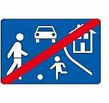 Die Fußgänger dürfen den Fahrverkehr nicht unnötig behindern. Fußgänger dürfen die Straße in ihrer ganzen Breite nutzen, spielen ist überall erlaubt.