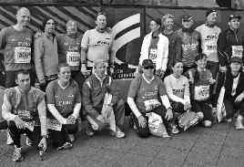 ESSEN E. V. MÜLHEIM-RUHR E. V. Organisation und alles den Läufer Interessierende (wofür bekam man auf der Marathonmesse diesen Anhänger? Für einen nicht vorhandenen Kleiderbeutel?