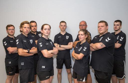42 Schiedsrichter Die Unparteiischen Wir sind das Schiedsrichterteam der Handballabteilung und zählen in der kommenden Saison 12 Frauen und Männer.