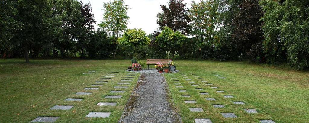 Vom Friedhof Es wird gebeten, die Gestecke, Vasen und Blumen bis Ostern wieder von den Rasengräbern abzuräumen, damit dann gemäht werden kann.