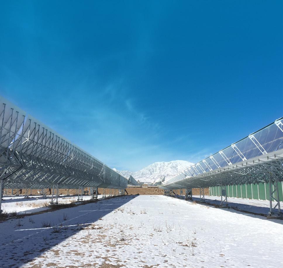 26 CSP CONCENTRATED SOLAR POWER CSP KANN EIN VIERTEL DER WELTWEITEN ENERGIE LIEFERN Parabolrinnen-Kraftwerk Delingha, China (SBP SONNE GMBH) In Lateinamerika entwickelt sich in Chile ein dynamischer