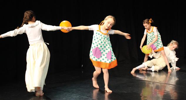 Kusebauch Choreografie: Helena Fernandino, Franziska Kusebauch, Annett Lohr, Pelle Tillö bei kids on stage 2016 Tanzaufführung und gemeinsamer
