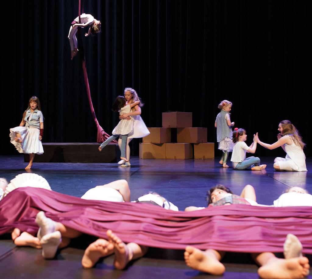 Förderprojekte Chance Tanz Bündnisse für Bildung Tanzmanegeprojekt Wolkenkuckucksheim bei Kids on Stage 2015 TanzManege Auf der Suche nach dem Ich und Wir. Zeigt s uns!