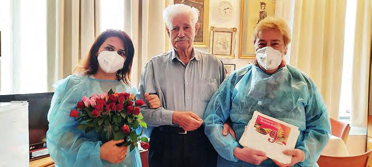 Nr. 5/2021 Gemeindeblatt Gemeindeleben Жизнь общины 37 Natalia Rolnik und Margarita Baranova gratulieren Elternheimbewohnern mit Blumen und Glückwunschkarten zum 9.