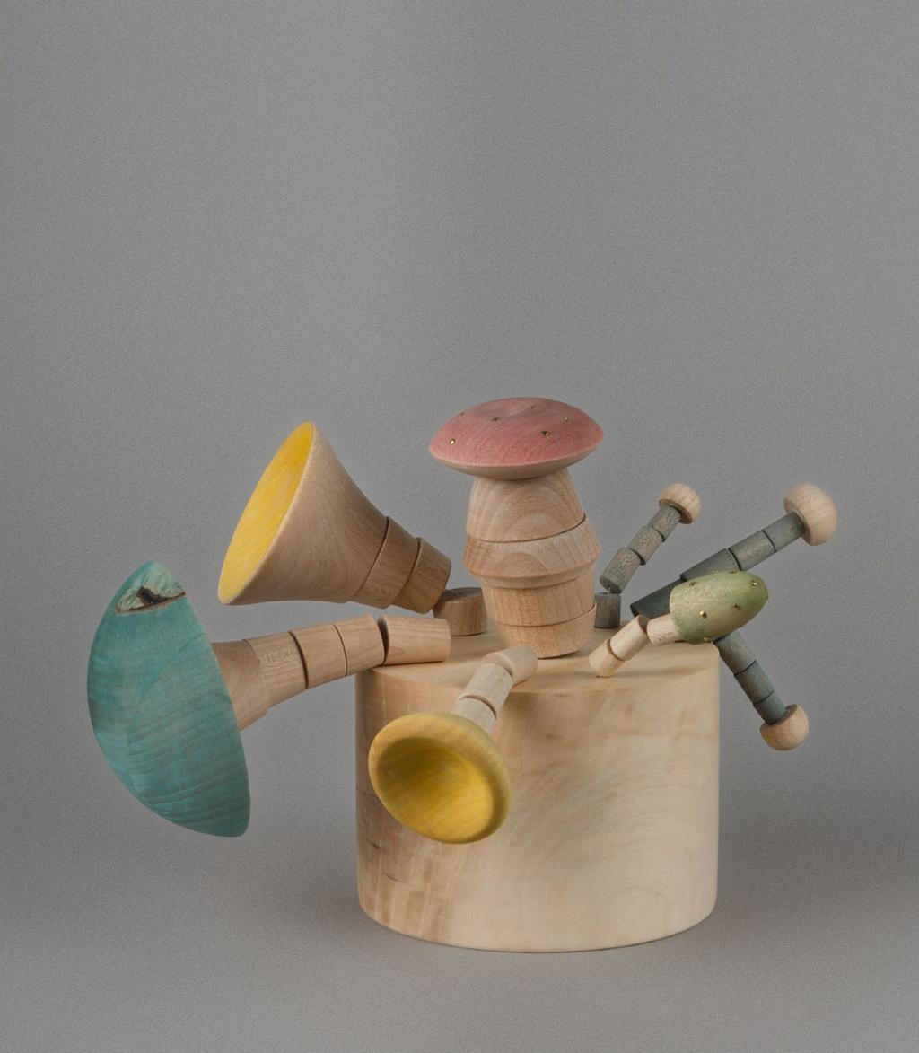 #04 TAUS MAKHACHEVA Roundtable of Fictives Material Holz, Messing / Wood, brass Maße / Dimensions Figur / Figure 16 x 10 x 8 cm (Maße variabel / dimensions variable),