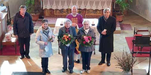 Bevor die beiden im Jahr 2004 dieses Amt übernommen haben, waren Frau Motzke und Frau Widmann bereits für den Blumenschmuck in der Kirche zuständig und haben sich auch um die Gräberpflege gekümmert.