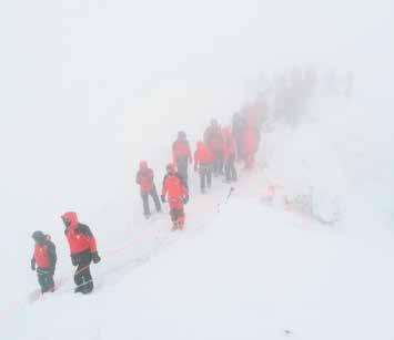 AKTUELLES Großangelegte alpine Rettungsaktion am Großen Ötscher Eine Gruppe von vier Alpinisten und einem Hund unternahm am Sonntag, den 21.
