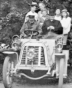 GEMEINDELEBEN Emil Hermann Nacke (1843 1933), der im Jahr 1900 mit dem Coswiga das erste Automobil Sachsens in seiner Kötitzer Maschinenfabrik baute, seine letzte Ruhe fand.