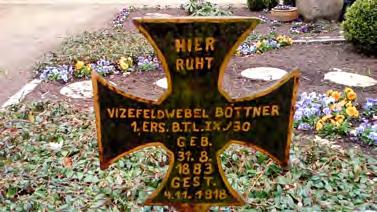 So entstand der Franzosenfriedhof, der sich damals noch in der Verlängerung der heutigen Birkenallee, auf dem Gelände der Firma Nier befand. die Befreiung des Landes gegen Russland kämpften.