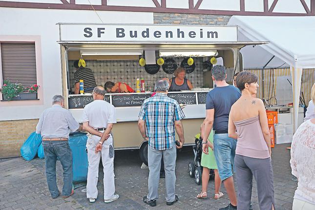 r. 31 30. Juli 2015 Budenheim eite 5 telldichein im Hof des»deutsch-talienischen Freundeskreises«bei isotto all solana.
