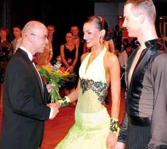 Zwölf Paare aus acht Nationen kämpften im Chemnitzer Veranstaltungscenter Forum in den lateinamerikanischen Tänzen um den begehrten Preis aus Meißner Porzellan.