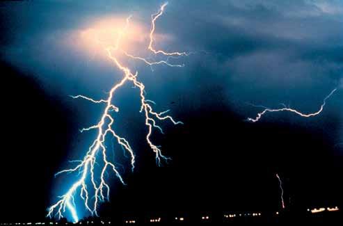 Blitzeinschlag und seine Folgen Ein Gewitter als meteorologische Erscheinung mit Blitz und Donner ist uns allen bekannt und hat sicher jeder schon mehrfach im Jahr erlebt, ohne sich näher mit den