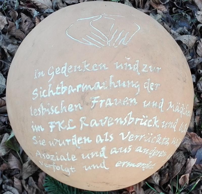 Der LesbenRing e.v. unterstützt und befürwortet ausdrücklich das Anliegen ein kollektives Gedenkzeichen für die in Ravensbrück inhaftierten lesbischen Frauen zu installieren.