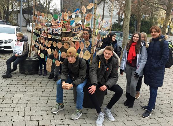 Beteiligung der Grafinger SchülerInnen an einem Kunstprojekt im Rahmen des globalen Klimastreiks am 29.11.