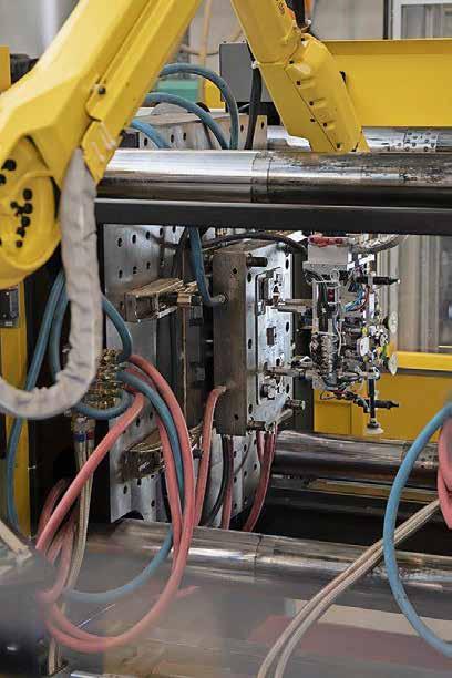 realisiert hat das Projekt letztendlich die ASA Automation GmbH Automatisierung Fünf Tage in der Woche laufen die Spritzgießmaschinen bei dem in Halver ansässigen Familienunternehmen Lynker durch.