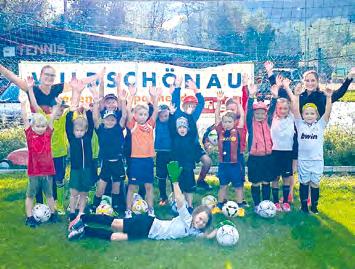 Neben der schon länger bestehenden Zusammenarbeit in der U15 wird nun auch die U12 mit zwei Spielgemeinschaften geführt. Bei der U10 trainieren und spielen unsere KickerInnen in Hopfgarten mit.