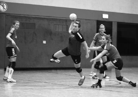 Handball Hörstels schöne Tore der heutige Oberligist HC-Emden bereits auf HVN Ebene in der Harkenberghalle 28:26 in einem Kampfspiel gedemütigt wurde.