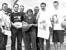 Gelsenkirchen Streetbasketballturnier in Gelsenkirchen Alljährlich findet die Streetbasketball-Tour NRW statt, veranstaltet vom Westdeutschen Basketball-Verband, dem LSB, der Sportjugend NRW, der AOK