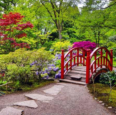 Japanischer Garten Japanische Gärten sind bis ins kleinste Detail geplant, um ein in sich geschlossenes, harmonisches Gartenbild zu erzeugen.