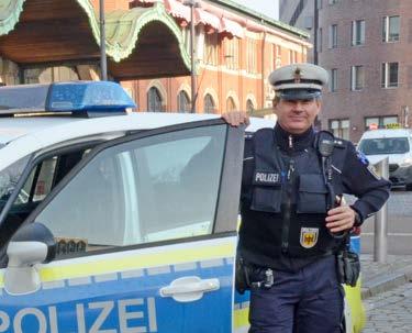 Titelthema Ein nahezu unmögliches Unterfangen Schilderungen eines Gruppenleiters Ajo Bieler ist Gruppenleiter im Bundespolizeirevier Lübeck der Bundespolizeiinspektion Kiel. In der Nacht vom 24.