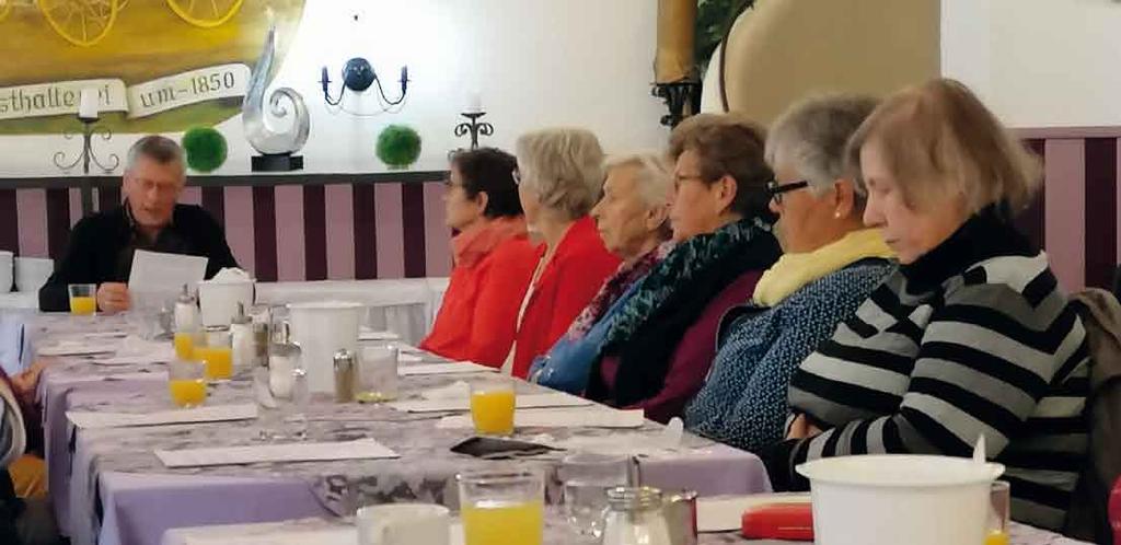 27 Frauenbund-Zweigverein Velburg aus der JHV Nach dem Gottesdienst und Gedenken an die verstorbenen Mitglieder trafen sich die Mitglieder des Frauenbund-Zweigvereins Velburg im Gasthof Zur Post, wo