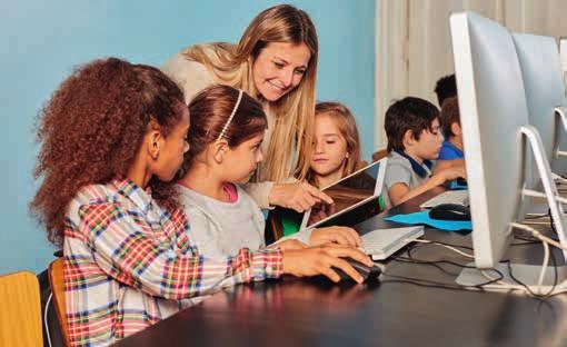 Bildungsoffensive aus Bonn Digitale Schule: Telekom kooperiert mit Apple und Microsoft Darüber, dass Schreiben mit der Hand auch im Computerzeitalter gelehrt, gelernt und geübt werden muss, sind sich