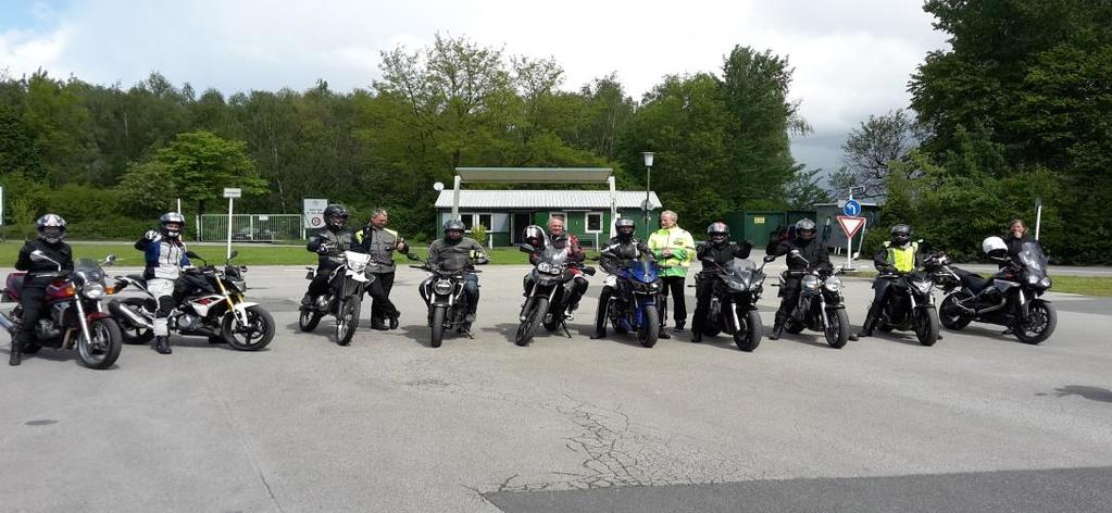 90,00 Auskunft und Anmeldung zum PKWund Motorrad-Sicherheitstraining Montag -