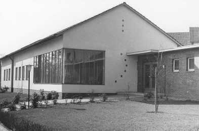 Sorgenser Straße 3 Meyer, Hesse, Ebner-Eschenbach, Anzengruber, Rosegger, Zola, Sinclair und London. Die Volks- und Jugendbücherei erhielt im Januar 1931 einen Raum im Tiefgeschoss der Mittelschule.