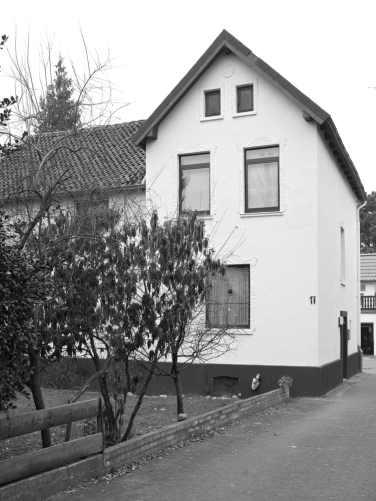 Am Nassen Berg 17 1984 folgen eine räumliche Erweiterung und der Kauf des Nachbargebäudes. Ein Jahr später spezialisiert sich Waldi auf Kinderleuchten.