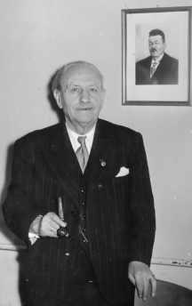 205 Wilhelm Pfeiffenbring Sie ernannten ihn zum Bürgermeister und stellten ihm im November 1945 einen ebenfalls von ihnen berufenen Stadtrat zur Seite, der aus sechs Bürgern bestand.