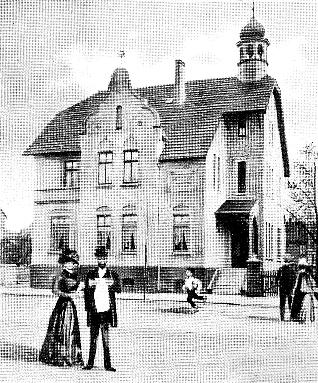 Bürgermeister Schuster ist auch Standesbeamter. Auf einer kolorierten Postkarte aus der Zeit um die Jahrhundertwende ist seine Villa deshalb mit der Unterschrift Standesamt abgebildet.