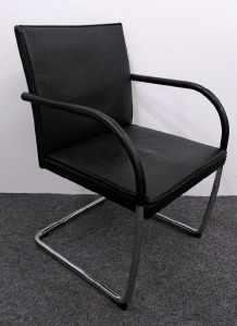 Sitzfläche und Rückenlehne mit schwarzem