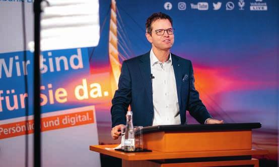 Peter Rottenecker bei der digitalen Bilanzpressekonferenz der Volksbank Lahr im Gespräch mit Markus Knoll.