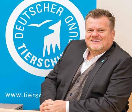 VORWORT VORWORT LINKS Thomas Schröder, Präsident des Deutschen Tierschutzbundes LIEBE TIERFREUNDINNEN UND TIERFREUNDE, 4 mehr als zwei Jahre Coronapandemie liegen hinter uns, von Normalität können
