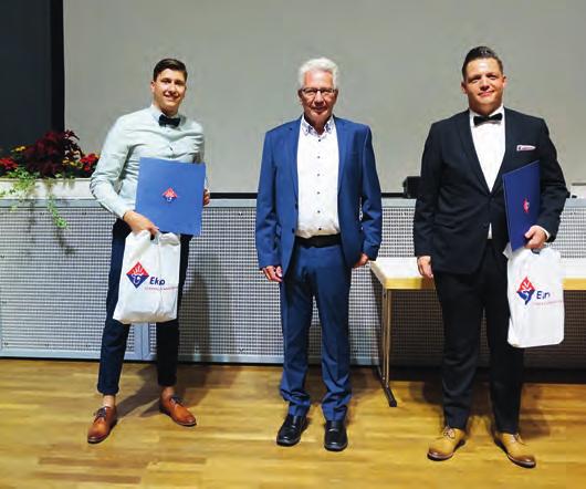 Abschlussfeier Jerremi Manschot aus den Niederlanden (links) und Christian Jüttermann werden von