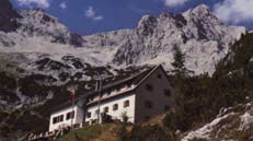 504m, 11 h; Persailhorn- Südwand-Klettersteig, 2,5 h; Persailhorn-Wildental-Klettersteig, 2,5 h; Rundgang-Steinalm-Einsiedelei-Bachwinkl, 3,5 h; Saalfeldener Höhenweg, 5,5 h; Rundgang