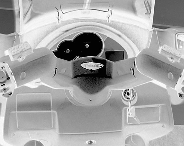MADISON 400 C RIMOZIONE COPRIMANUBRIO POSTERIORE Posizionare lo scooter sul cavalletto centrale. Svitare le viti (V3) e rimuovere il coprimanubrio posteriore (A - F. 13), sollevandolo.