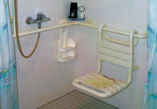 Wenn das Baden nicht mehr möglich ist, kann eine Dusche statt der Badewanne eingebaut werden. In den meisten Wohnungen kann, nach Rücksprache mit dem Eigentümer, dieser Umbau nachträglich erfolgen.