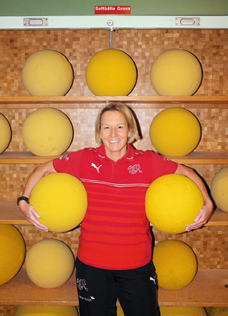 EIN TAG IM LEBEN MARTINA VOSS-TECKLENBURG, 47, war dabei, als Frauenfussball erfolgreich wurde. Als Trainerin sorgt sie dafür, dass es so bleibt.