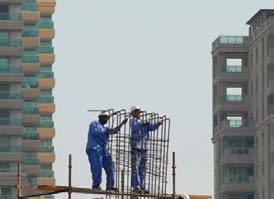 » Südasiaten in den Golfstaaten «Auch die Vereinigten Arabischen Emirate haben die Wanderarbeiterkonvention bislang nicht ratifiziert.