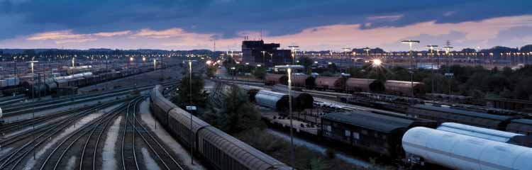 VPI Wir bringen die Zukunft // aufs Gleis Umweltfreundlich, sicher // und immer leiser Der VPI vertritt die Interessen der privaten Halter von Güterwagen in Deutschland.