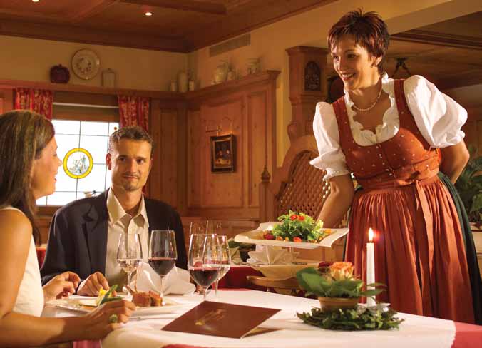 Das Fleisch beziehen wir vom Bauern aus der Region und auch die anderen Tiroler Spezialitäten kommen direkt vom Bauernhof.