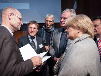 Neues Gemeinschaftshaus Lindenhof, Remscneid Das sagt die Jury: Glückwünsche bei der Preisverleihung in Gelsenkirchen Zu betonen ist das Engagement des