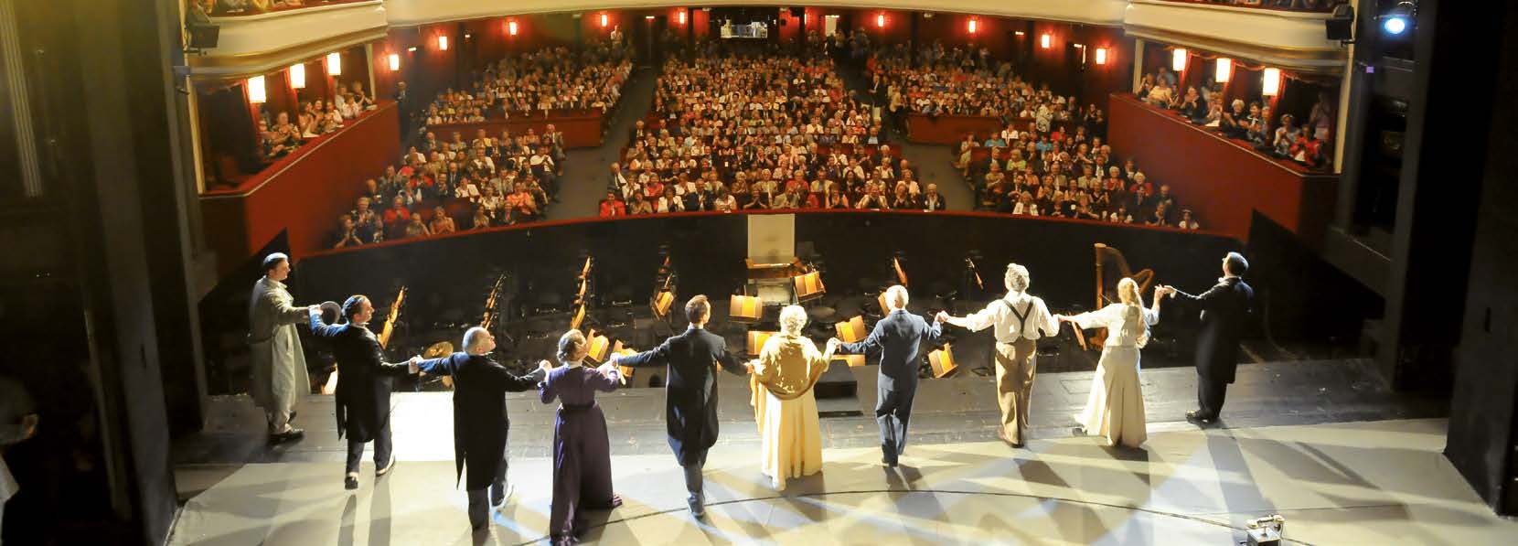 impulstanz Vienna International Dance Festival Weltpremieren österreichischer Choreograf_innen Christine Gaigg Saskia Hölbling Florentina Holzinger & Vincent Riebeek Anne Juren Amanda Piña & Daniel